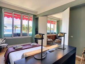 1 soverom og strykejern/-brett