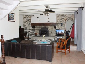 Televisio, takka, DVD-soitin