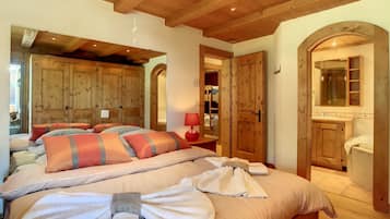 3 bedrooms, iron/ironing board, Internet, bed sheets
