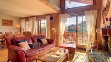 TV, fireplace, DVD player