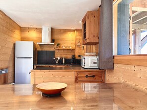 Réfrigérateur, micro-ondes, four, lave-vaisselle