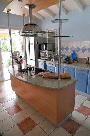 Fridge, microwave, oven, stovetop - TOP-OF-THE-RANGE VILLA SAINT FRANCOIS POOL CLIM WIFI (Saint-François)