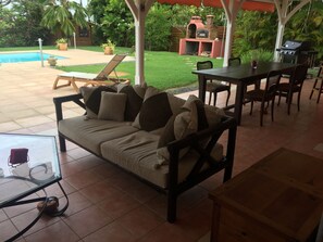 屋外ダイニングエリア