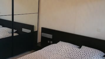 1 bedroom, iron/ironing board, travel cot, free WiFi
