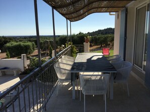 Outdoor dining - Vacation rental house with pool AUREILLE LS2-287 (Aureille)