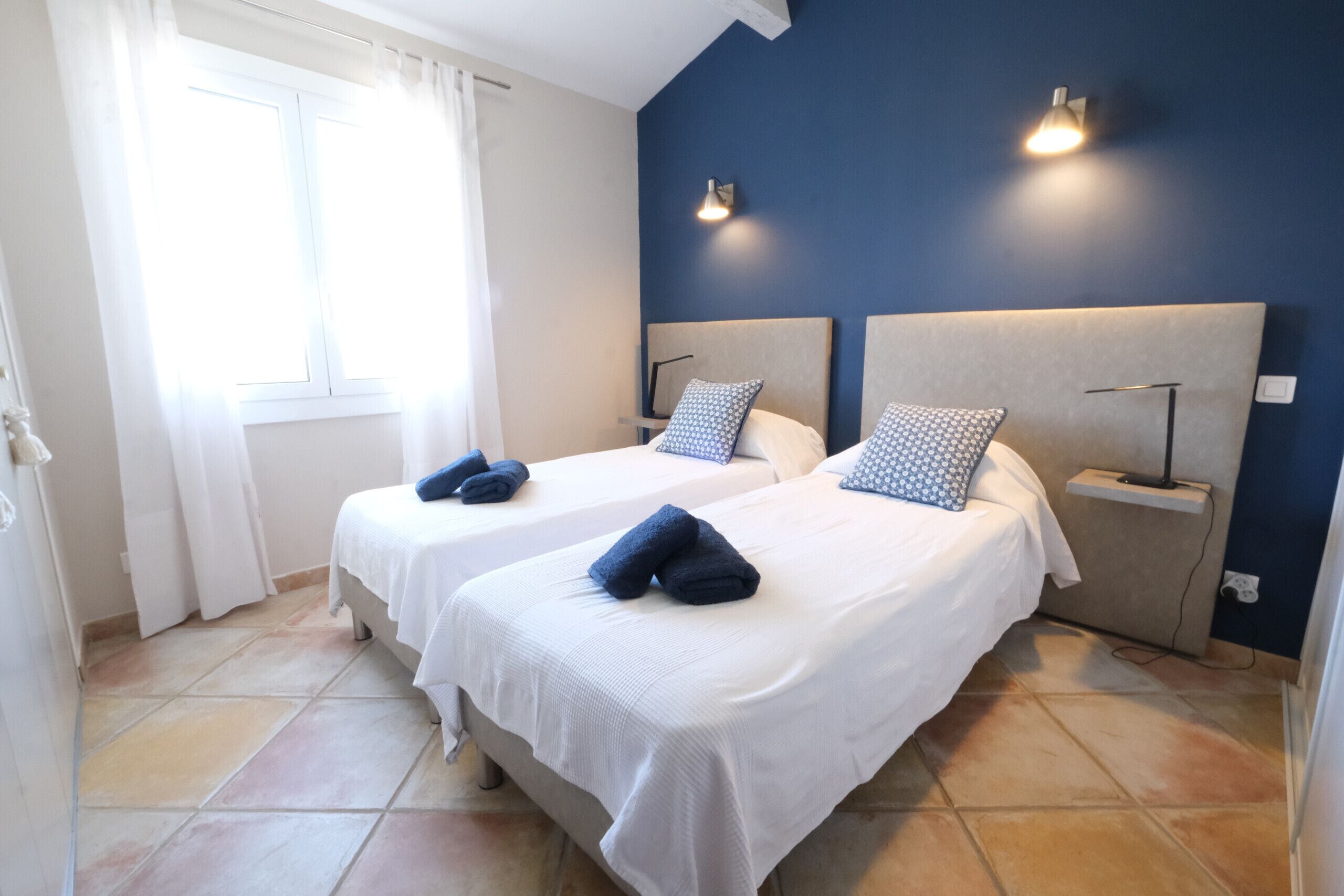 4 chambres, fer et planche à repasser, Wi-Fi gratuit, draps fournis