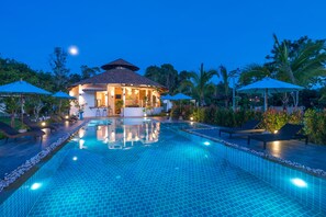 Outdoor pool, pool umbrellas, sun loungers