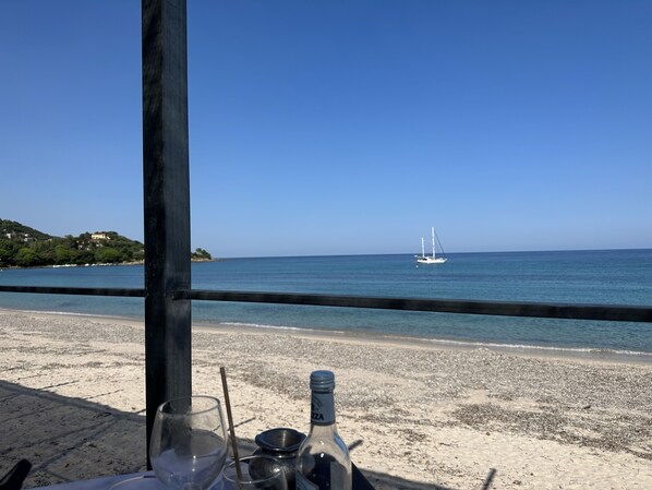 On the beach - Comfortable villa with private pool 300m from the beach, sea view and maquis (Sari-Solenzara)