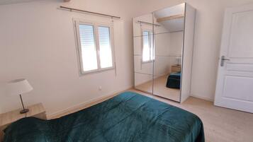 3 chambres, fer et planche Ă repasser