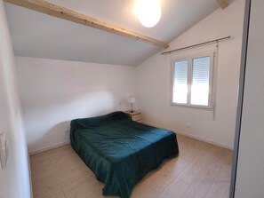 3 bedrooms, iron/ironing board