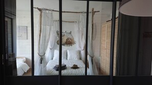 1 slaapkamer, een strijkplank/strijkijzer, wifi, beddengoed