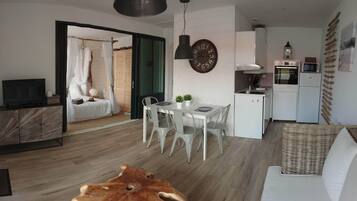 1 slaapkamer, een strijkplank/strijkijzer, wifi, beddengoed