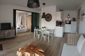 1 bedroom, iron/ironing board, WiFi, bed sheets - Our islands : 52ème Parallèle - 200m Beach (Saint-Jean-de-Monts)