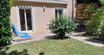 Apartment RDJ in quiet property in the countryside, near Lyon
