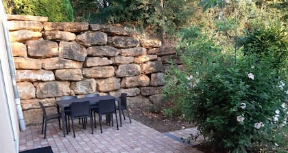 Apartment RDJ in quiet property in the countryside, near Lyon