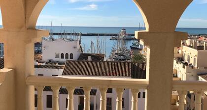 Penthouse de luxe avec vue exceptionnelle sur le port dâAlmerimar.