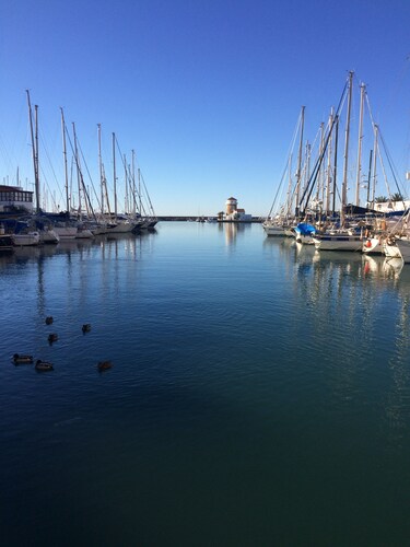 Penthouse de luxe avec vue exceptionnelle sur le port d’Almerimar.