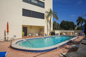 Een verwarmd zwembad