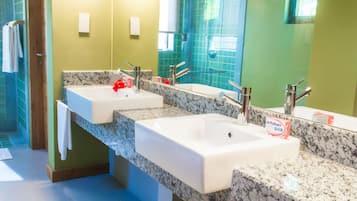Departamento Confort | Baño | Amenidades de baño gratuitas, toallas, jabón, shampoo