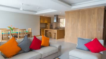Comfort Apartment | Living area | Plasma TV, DVD player