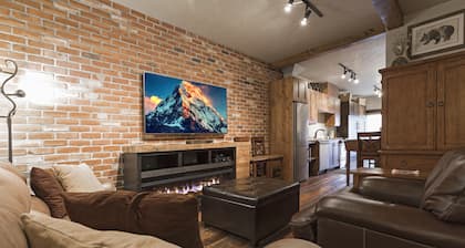 Uudet päivitykset tähän jo uuteen studioon. Kaunis Big Mountain näkymät ja oikea keskusta!