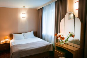 Standard-Doppelzimmer | 1 Schlafzimmer, Schreibtisch, laptopgeeigneter Arbeitsplatz