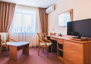 스탠다드 싱글룸 | 거실 공간 | 평면 TV