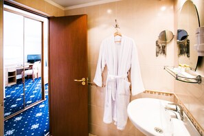 ห้องสแตนดาร์ดซิงเกิล | ห้องน้ำ | อ่างอาบน้ำ, อ่างอาบน้ำแบบแช่ตัว, ของใช้ในห้องน้ำฟรี, ไดร์เป่าผม