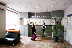 ฝ่ายต้อนรับ