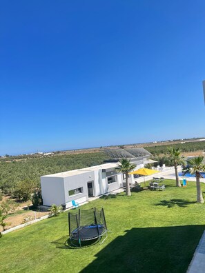 Property grounds - Suite S + 3 on the ground floor, new and furnished with terrace and private pool (Yasmine Hammamet)