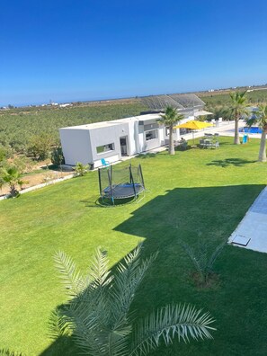 Property grounds - Suite S + 3 on the ground floor, new and furnished with terrace and private pool (Yasmine Hammamet)