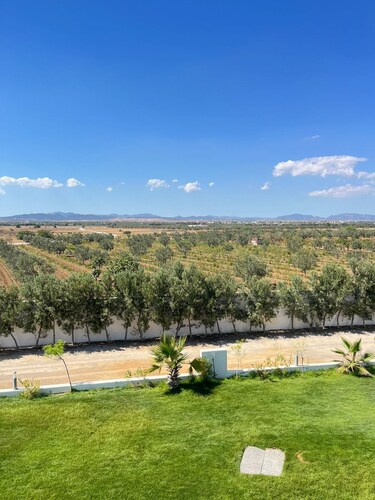 Suite S + 3 on the ground floor, new and furnished with terrace and private pool