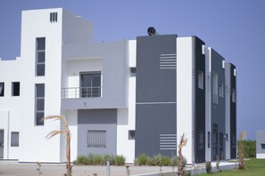 Exterior - Suite S + 3 on the ground floor, new and furnished with terrace and private pool (Yasmine Hammamet)