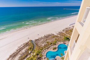 On the beach - Grand Panama 1508 2Br Plus Bunk Area, Direct Gulf Front, Pet Friendly. (Panama City Beach)