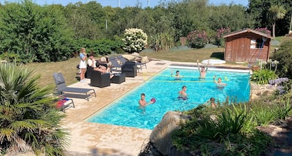 Gîte de Penn Ar Roz: 3 épis seaside GUILER-SUR-GOYEN, 4-5 pers, swimming pool.