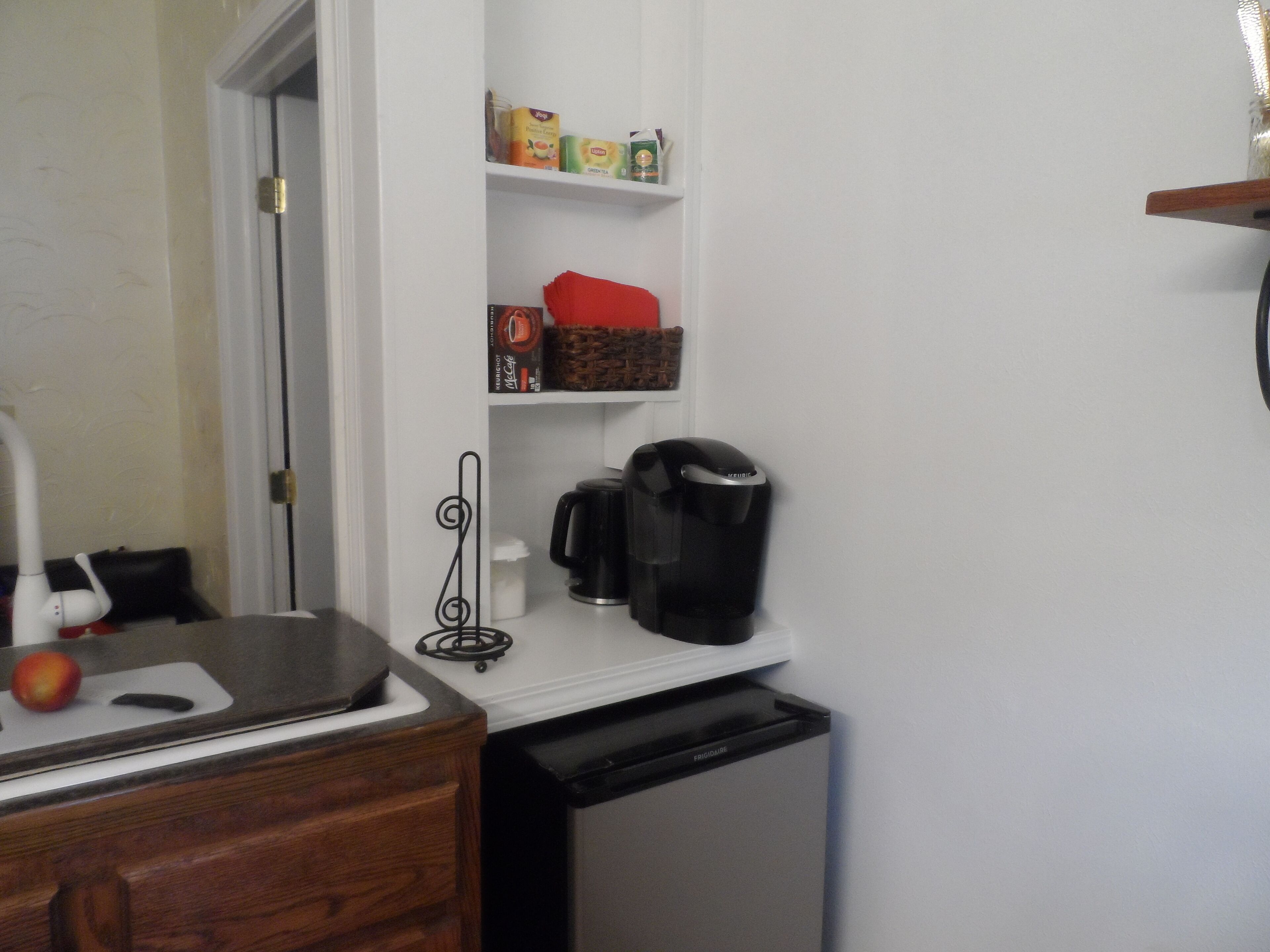 Quiet great get away.  Private bedroom bath, Kitchenette  .