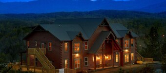 King of the Mountain | 18BR Lodge w/ Indoor Pool, Theater, Game Room, Sleeps 84