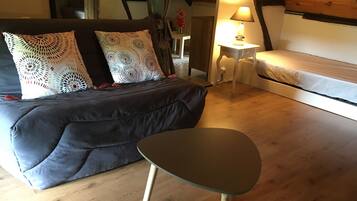 2 bedrooms, soundproofing, iron/ironing board, WiFi