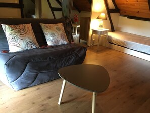 2 bedrooms, soundproofing, iron/ironing board, WiFi