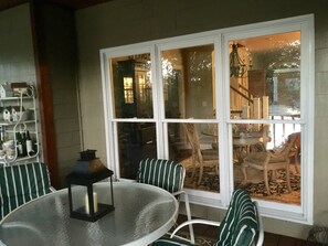 Outdoor dining - 3+ acres of woods and lake (Bremen)