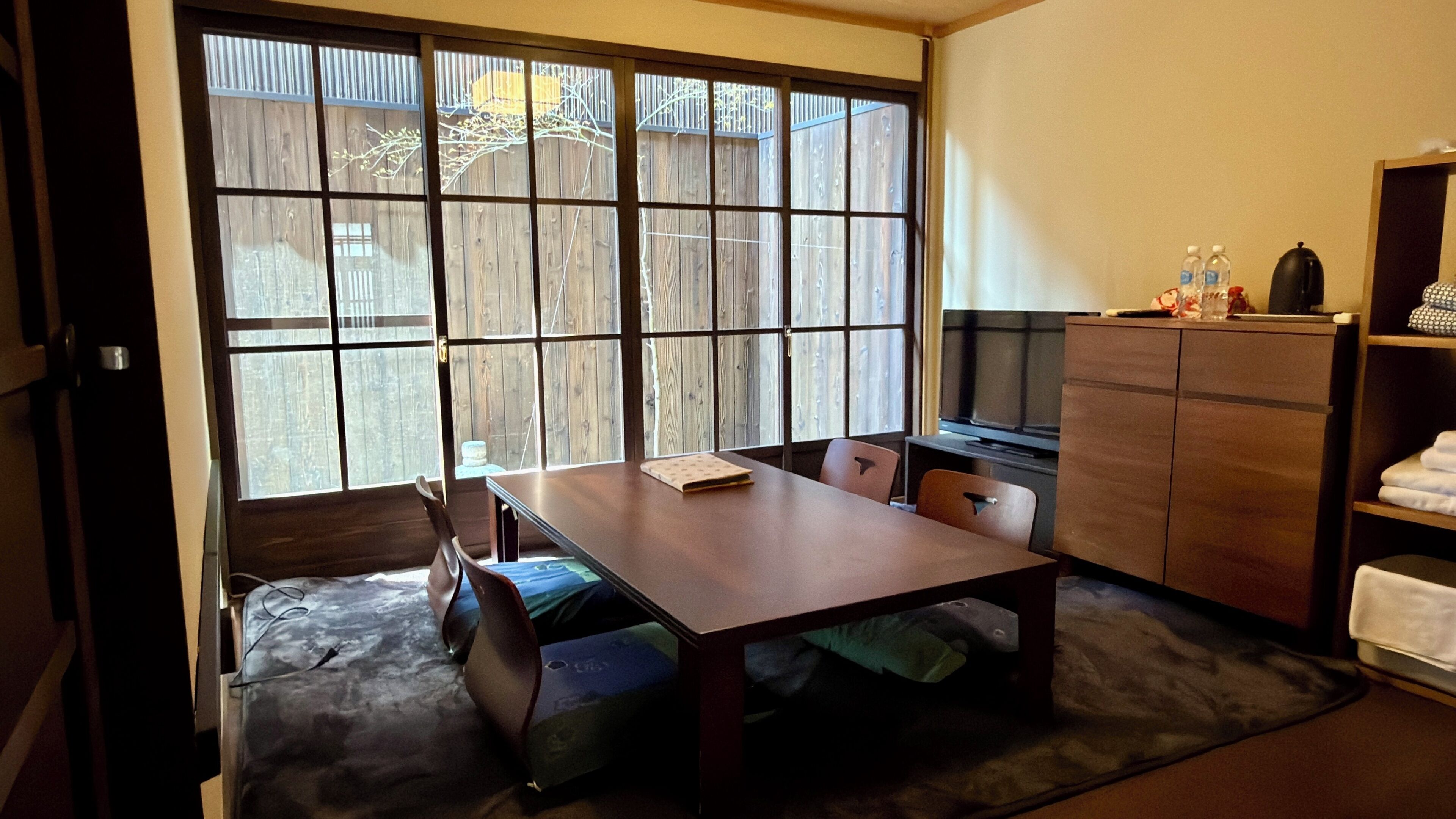 Standard Quadruple Room (No.2) | Living area | LCD TV