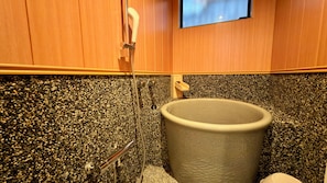 Casa de estilo japonés (No.1) | Baño | Bañera y ducha independientes y bañera profunda