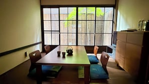 Japanilaistyylinen talo (No.2) | Untuvapeitot, yksilöllisesti sisustettu, yksilöllisesti kalustettu