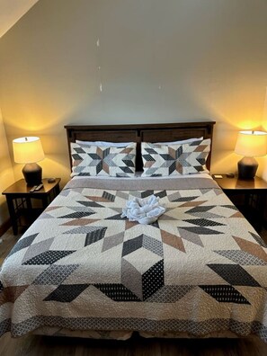 3 bedrooms, iron/ironing board, free WiFi, bed sheets - Serenity In The Smokies, Great View, great locatio (Sevierville)