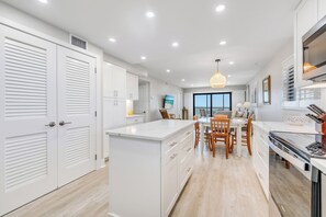 Interior - OCEAN'S REACH 2A3: 2-Bedroom, Gulf-Front/Corner Unit, Dunes Golf Privileges! (Sanibel Island)