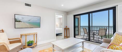 Una televisión, una oficina