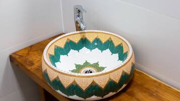 Signature Twin Room | Bathroom | Shower, hair dryer, slippers, towels