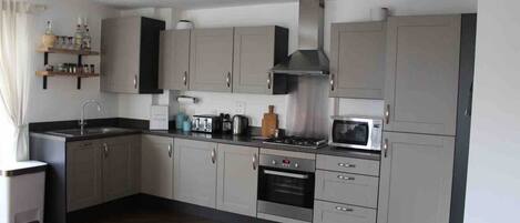 香辛料、ダイニングテーブル