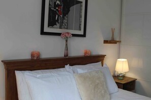 2 bedrooms, WiFi - Luxurious modern apartment, fully equipped (Bromley)