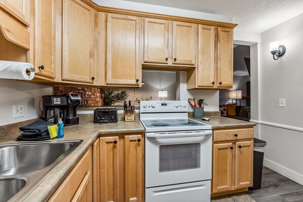 Fridge, microwave, oven, stovetop
